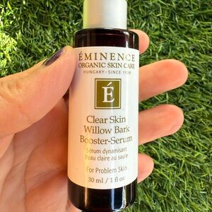 Clear Skin Willow Bark Booster-Serum - White and Black